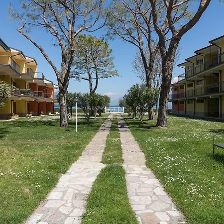 Il Professore Lakefront 마네르바 델 가르다